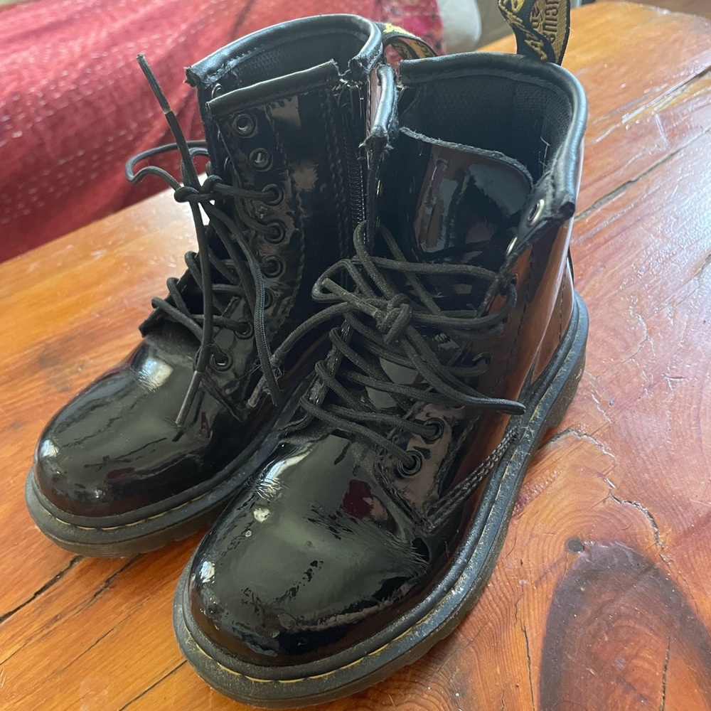 Dr. Martens Delaney patent leather boots Youth Size 12